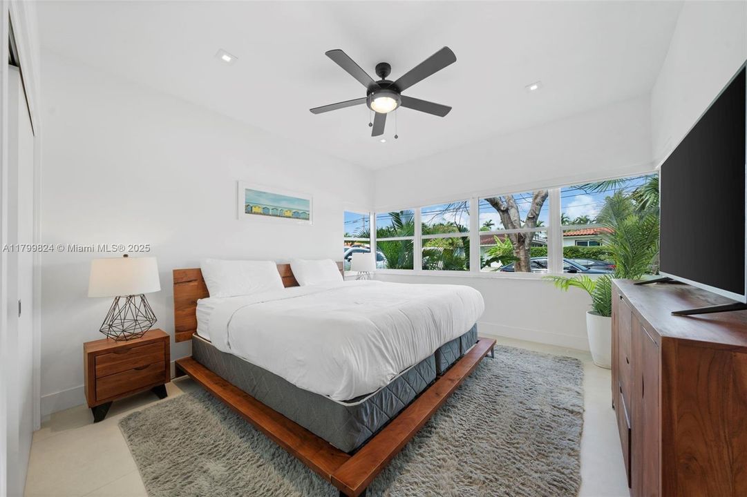 Activo con contrato: $13,000 (3 camas, 2 baños, 1824 Pies cuadrados)