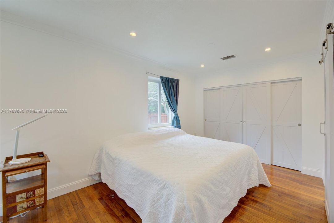 Recently Sold: $875,000 (2 beds, 2 baths, 1345 Square Feet)