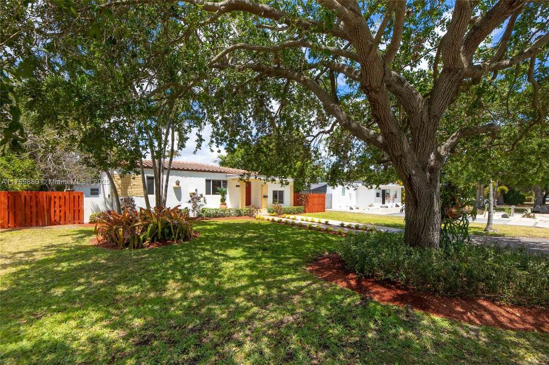 Recently Sold: $875,000 (2 beds, 2 baths, 1345 Square Feet)