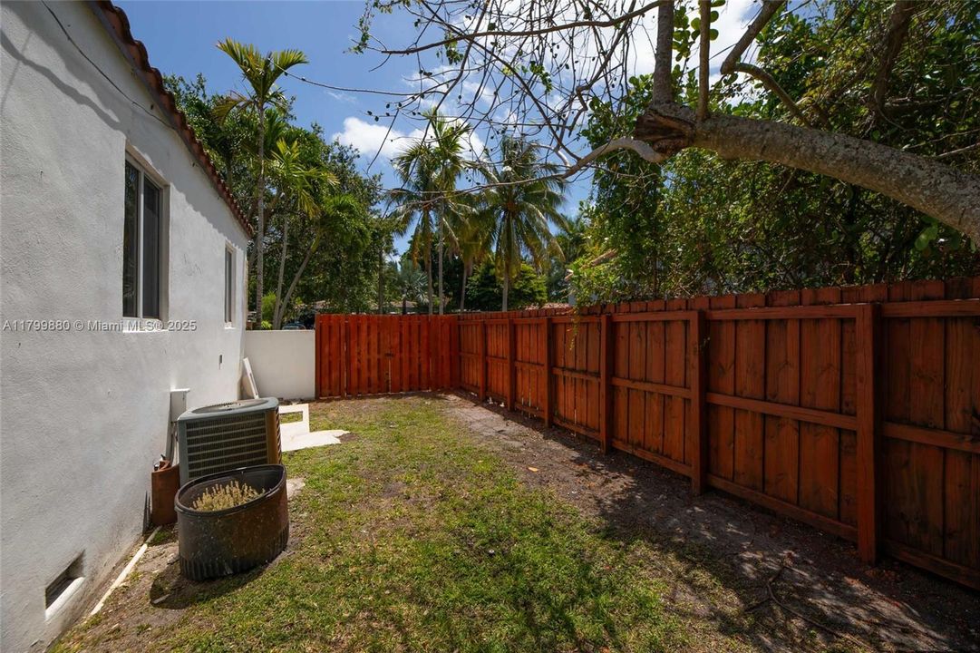 Recently Sold: $875,000 (2 beds, 2 baths, 1345 Square Feet)