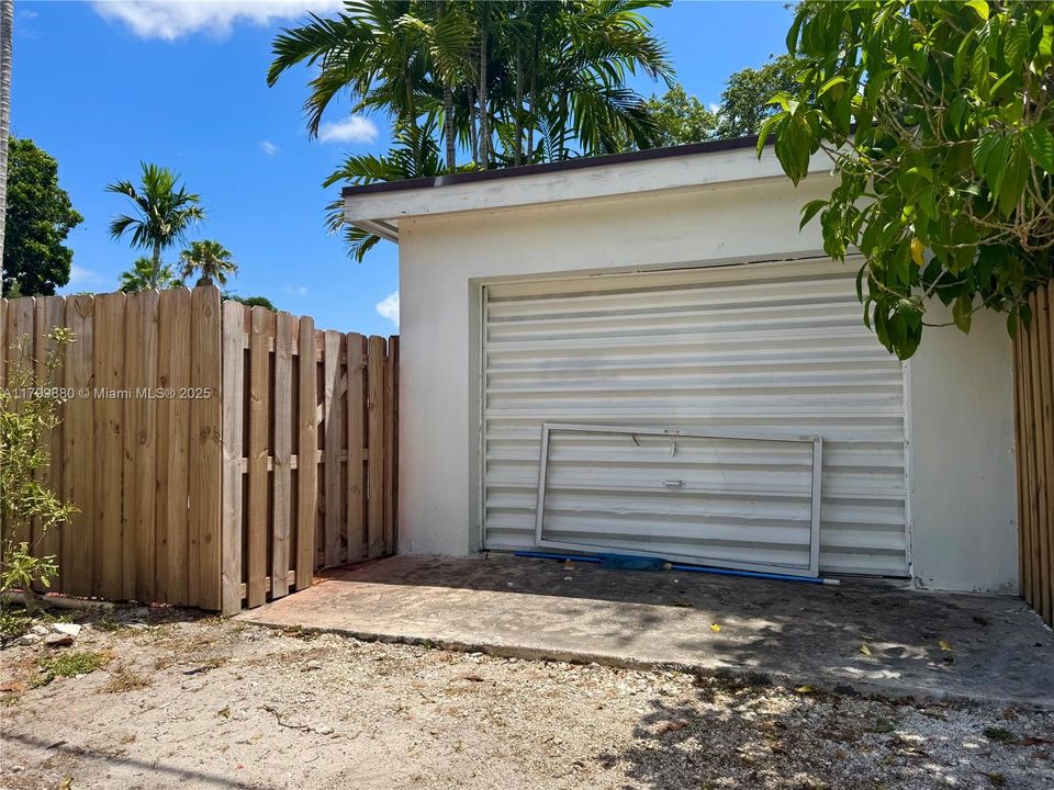 Recently Sold: $875,000 (2 beds, 2 baths, 1345 Square Feet)