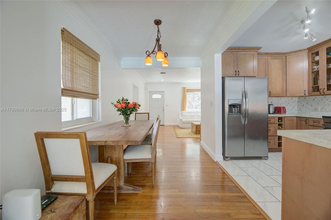 Recently Sold: $875,000 (2 beds, 2 baths, 1345 Square Feet)