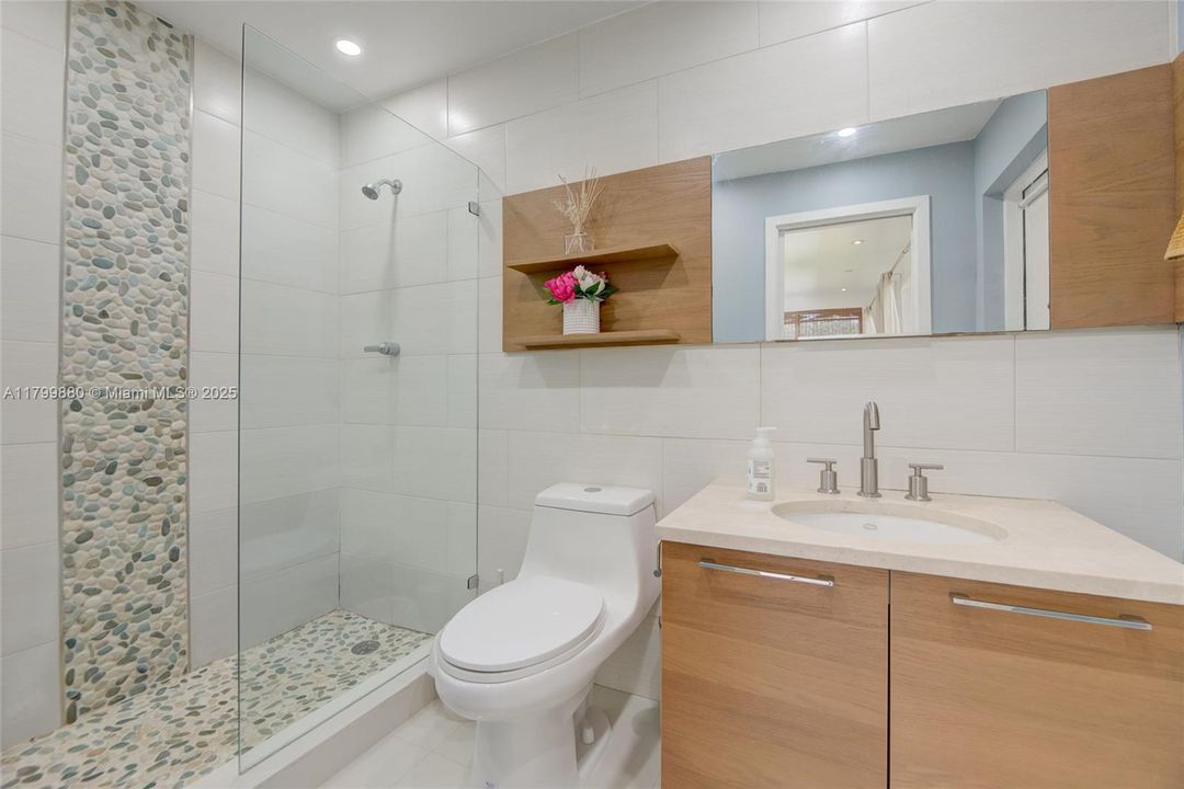 Recently Sold: $875,000 (2 beds, 2 baths, 1345 Square Feet)