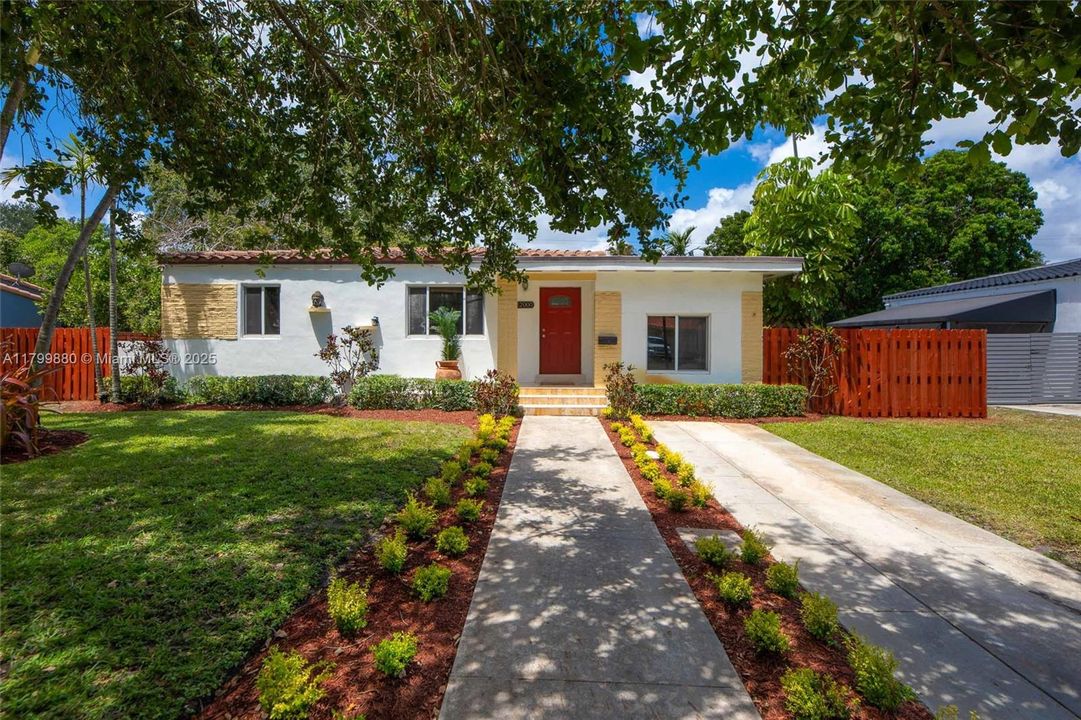 Recently Sold: $875,000 (2 beds, 2 baths, 1345 Square Feet)