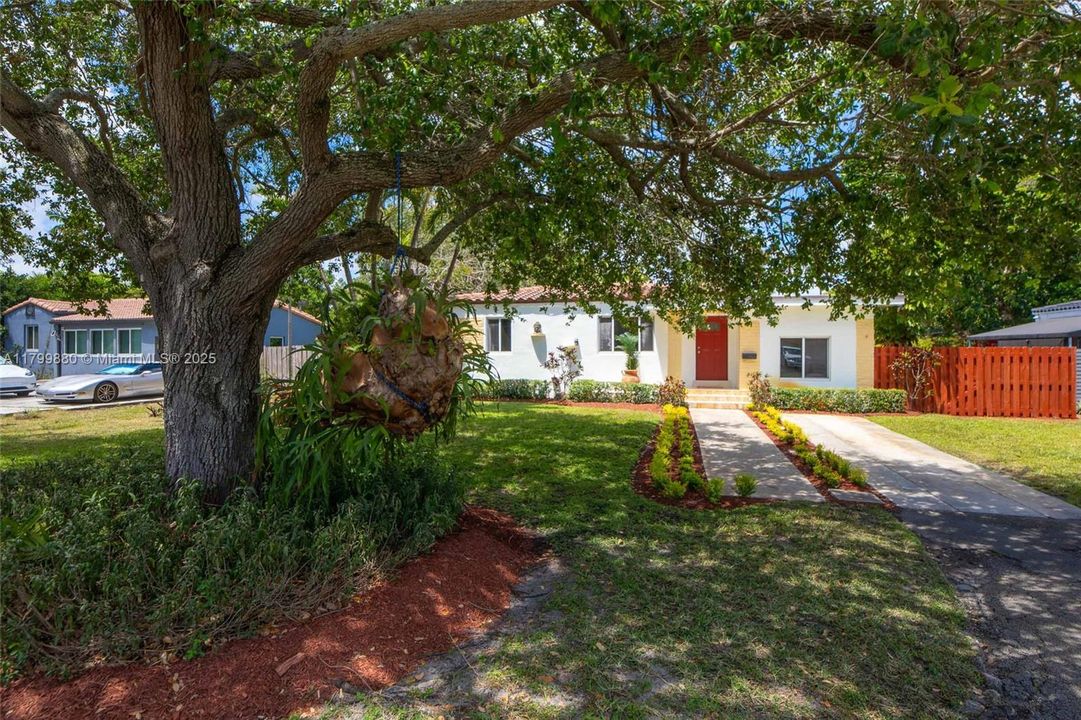 Recently Sold: $875,000 (2 beds, 2 baths, 1345 Square Feet)