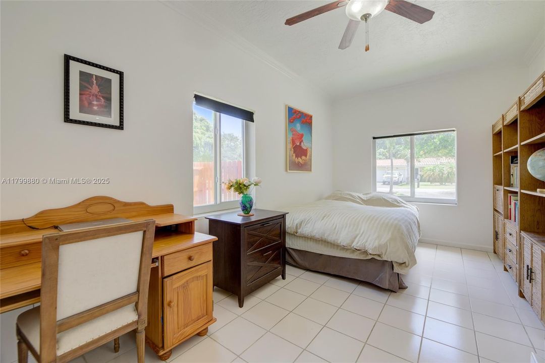 Recently Sold: $875,000 (2 beds, 2 baths, 1345 Square Feet)