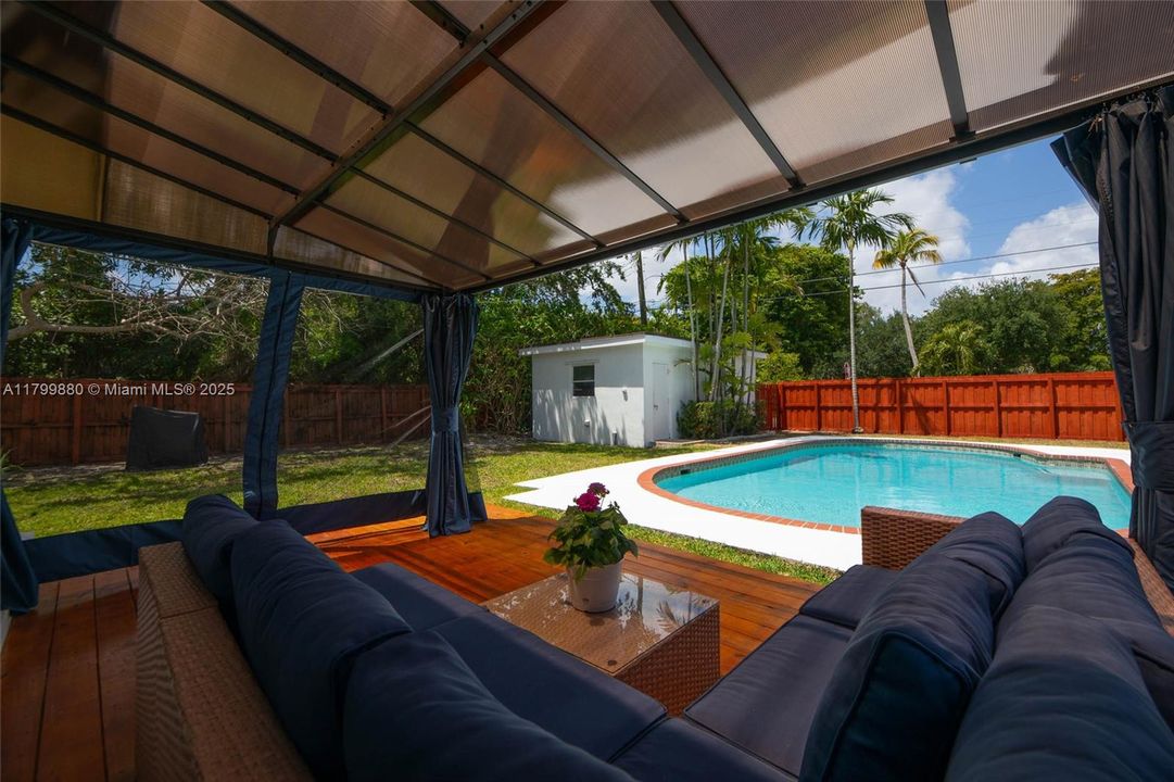 Recently Sold: $875,000 (2 beds, 2 baths, 1345 Square Feet)