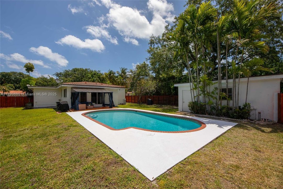 Recently Sold: $875,000 (2 beds, 2 baths, 1345 Square Feet)