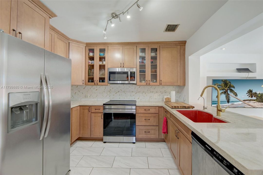 Recently Sold: $875,000 (2 beds, 2 baths, 1345 Square Feet)