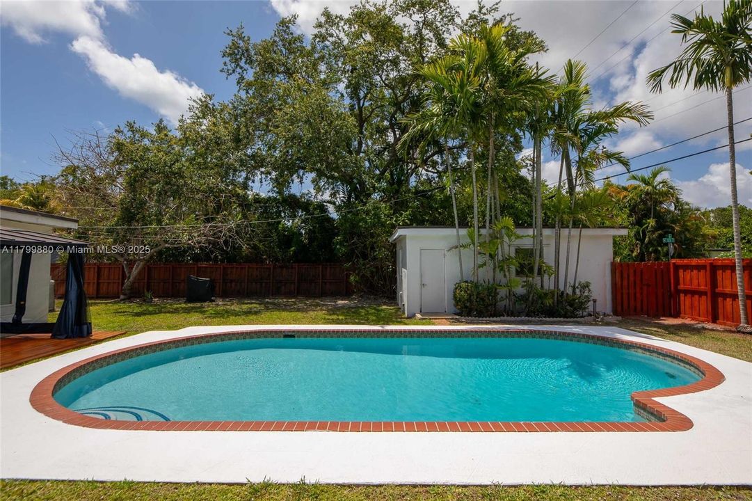 Recently Sold: $875,000 (2 beds, 2 baths, 1345 Square Feet)