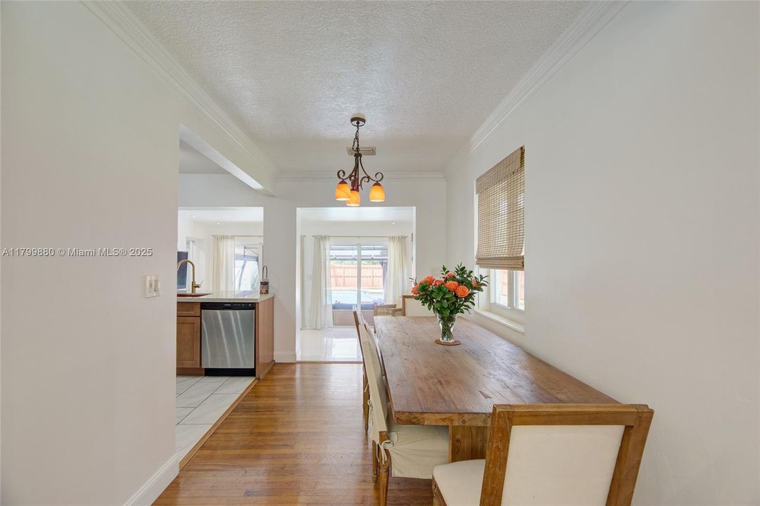 Recently Sold: $875,000 (2 beds, 2 baths, 1345 Square Feet)