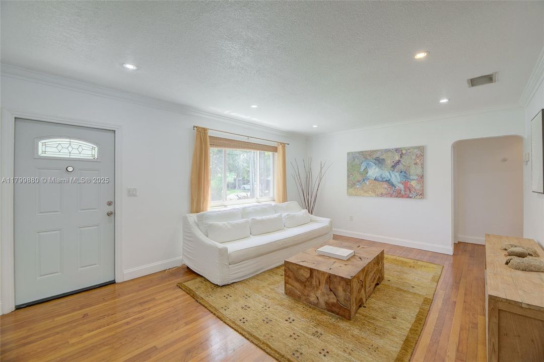 Recently Sold: $875,000 (2 beds, 2 baths, 1345 Square Feet)