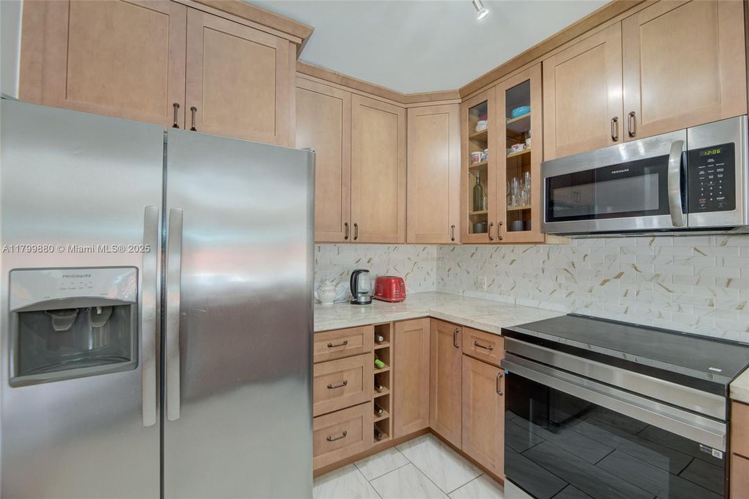 Recently Sold: $875,000 (2 beds, 2 baths, 1345 Square Feet)
