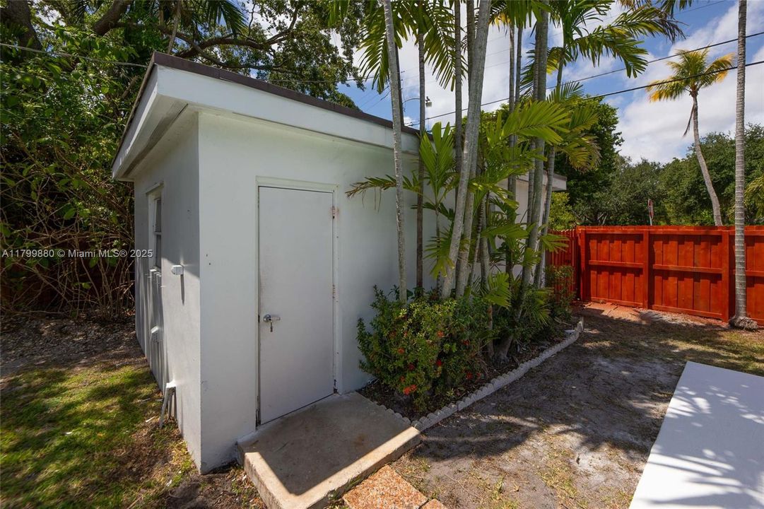 Recently Sold: $875,000 (2 beds, 2 baths, 1345 Square Feet)