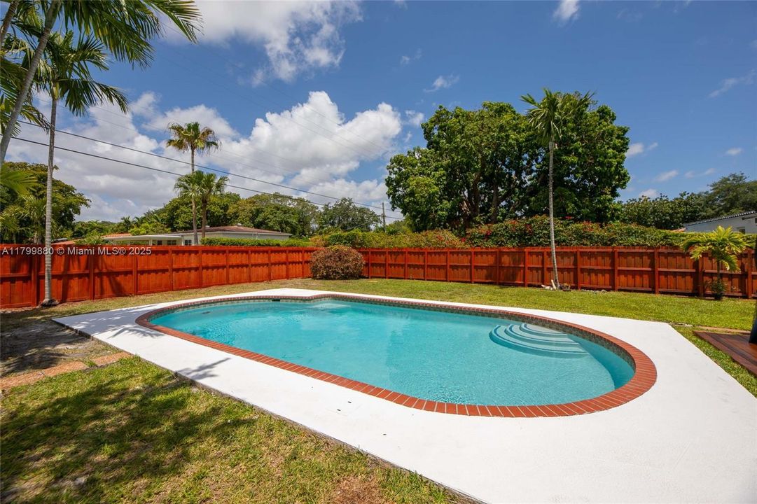 Recently Sold: $875,000 (2 beds, 2 baths, 1345 Square Feet)