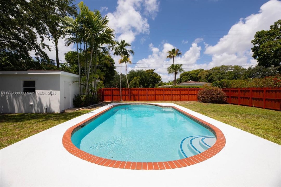 Recently Sold: $875,000 (2 beds, 2 baths, 1345 Square Feet)