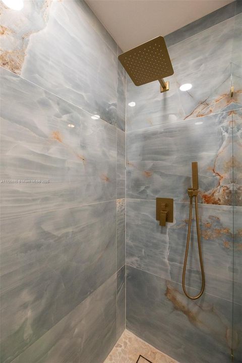 Recently Sold: $875,000 (2 beds, 2 baths, 1345 Square Feet)