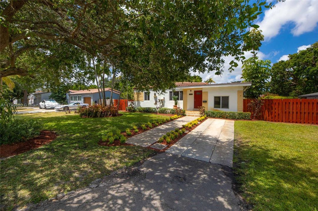 Recently Sold: $875,000 (2 beds, 2 baths, 1345 Square Feet)