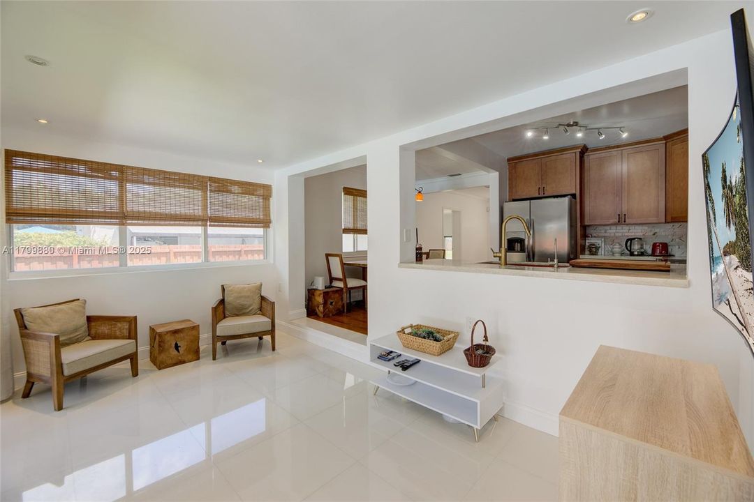 Recently Sold: $875,000 (2 beds, 2 baths, 1345 Square Feet)