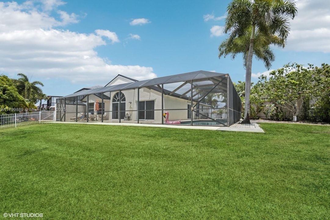 合同活跃: $749,900 (3 贝兹, 2 浴室, 1815 平方英尺)