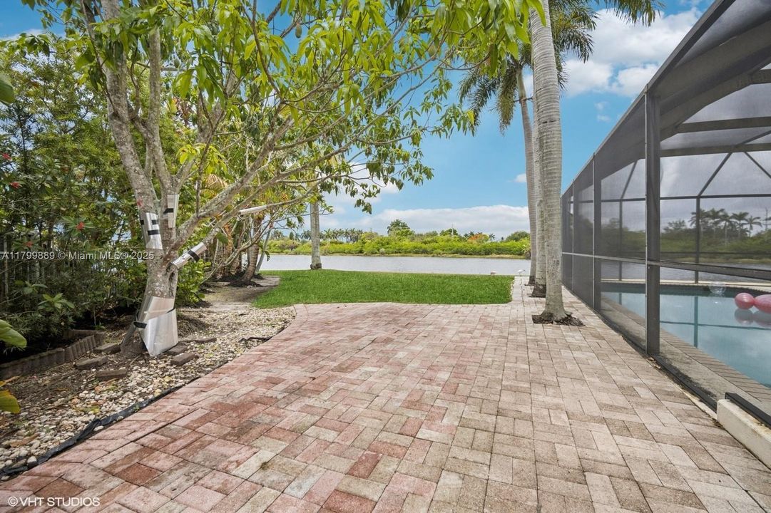 合同活跃: $749,900 (3 贝兹, 2 浴室, 1815 平方英尺)