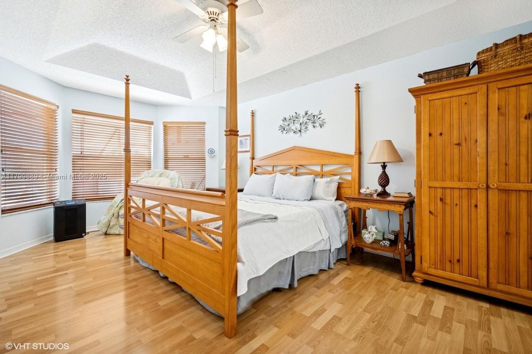 合同活跃: $749,900 (3 贝兹, 2 浴室, 1815 平方英尺)