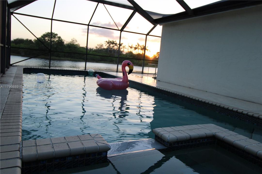 合同活跃: $749,900 (3 贝兹, 2 浴室, 1815 平方英尺)