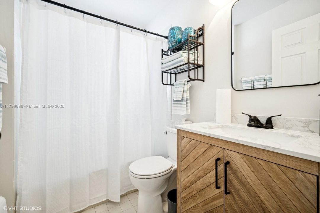 合同活跃: $749,900 (3 贝兹, 2 浴室, 1815 平方英尺)