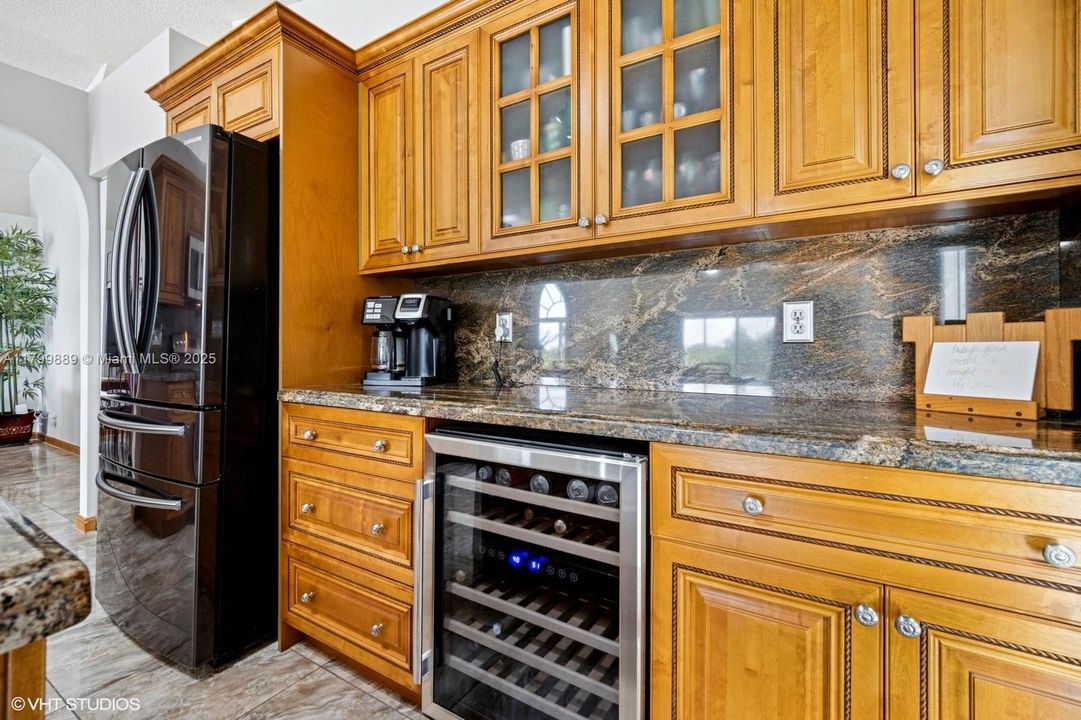 合同活跃: $749,900 (3 贝兹, 2 浴室, 1815 平方英尺)