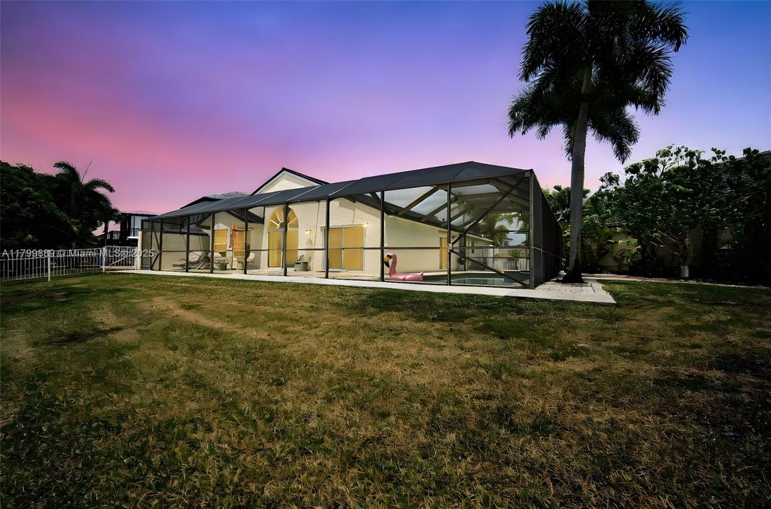 合同活跃: $749,900 (3 贝兹, 2 浴室, 1815 平方英尺)