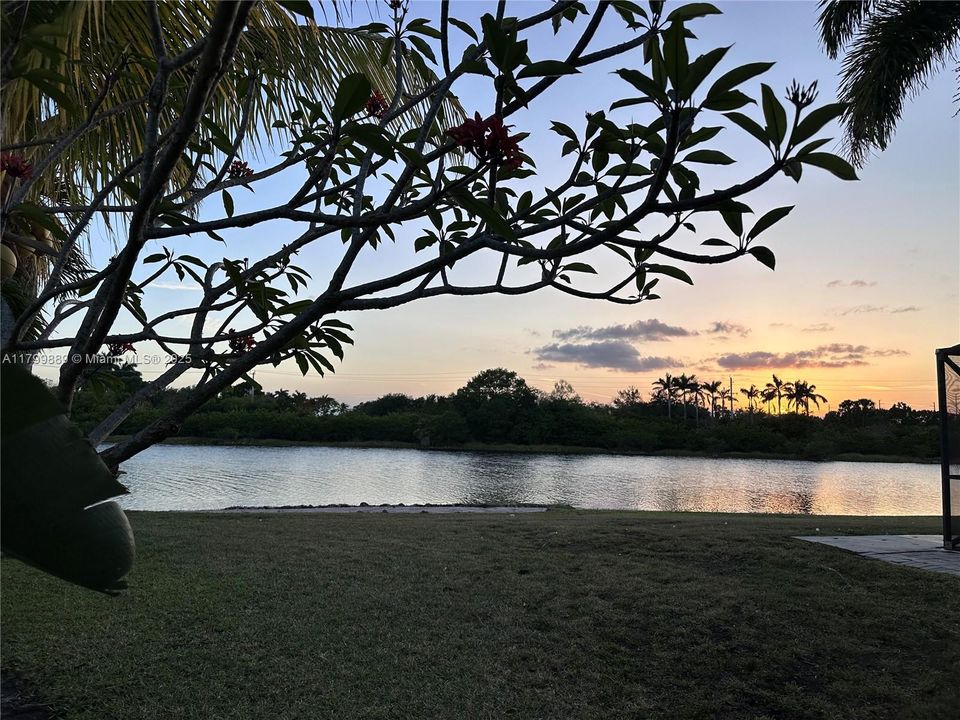 合同活跃: $749,900 (3 贝兹, 2 浴室, 1815 平方英尺)