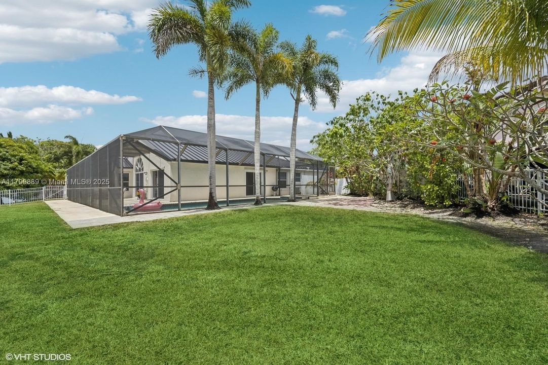 合同活跃: $749,900 (3 贝兹, 2 浴室, 1815 平方英尺)