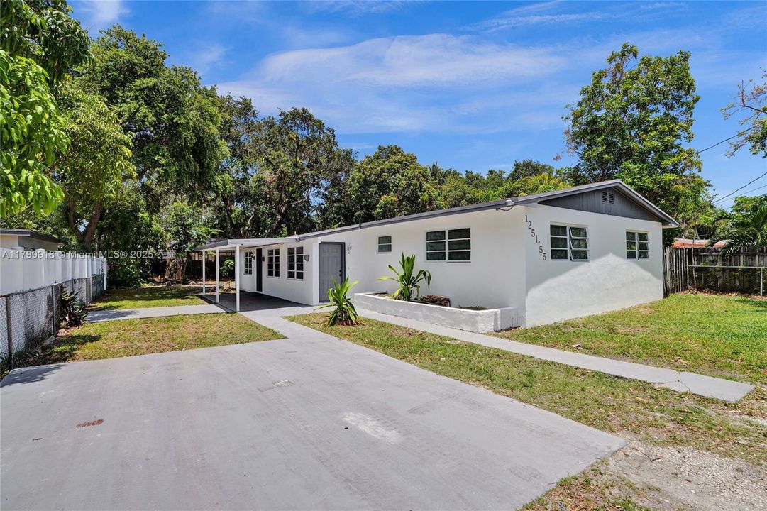 Recently Sold: $685,000 (0 beds, 0 baths, 2426 Square Feet)