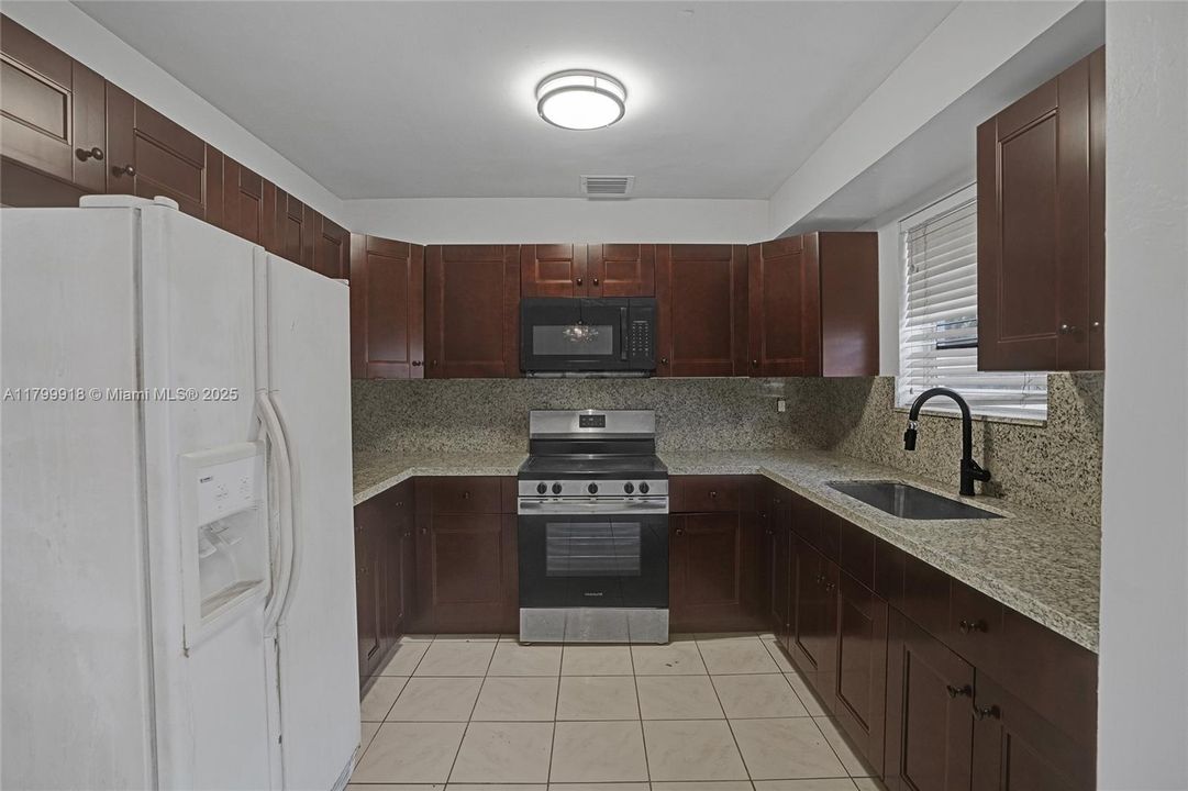 Recently Sold: $685,000 (0 beds, 0 baths, 2426 Square Feet)