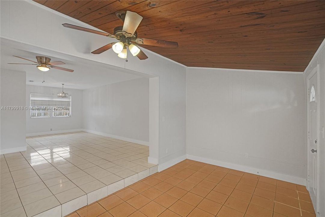 Recently Sold: $685,000 (0 beds, 0 baths, 2426 Square Feet)