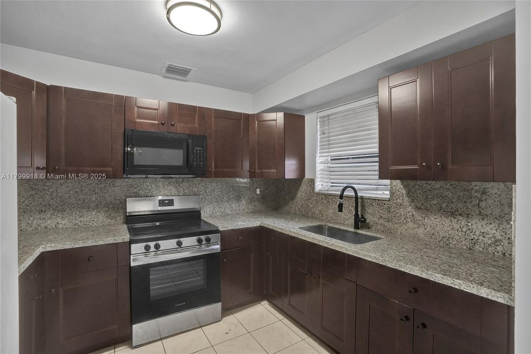 Recently Sold: $685,000 (0 beds, 0 baths, 2426 Square Feet)