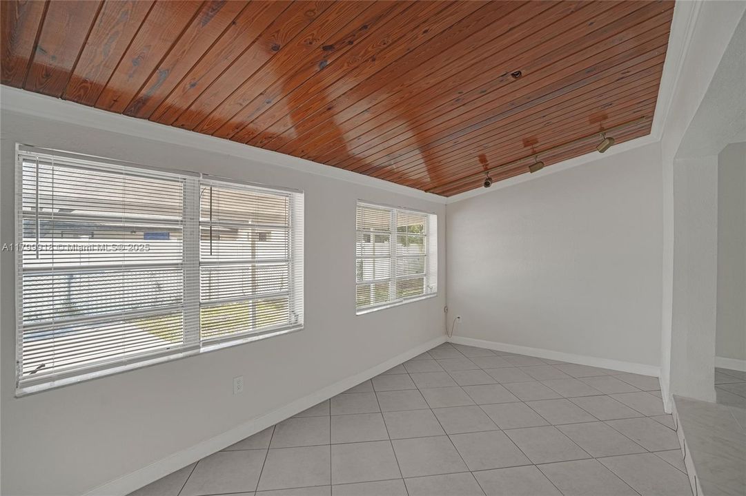 Recently Sold: $685,000 (0 beds, 0 baths, 2426 Square Feet)