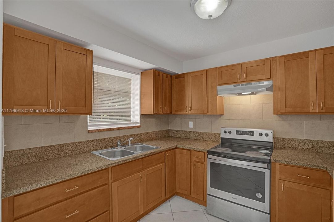 Recently Sold: $685,000 (0 beds, 0 baths, 2426 Square Feet)