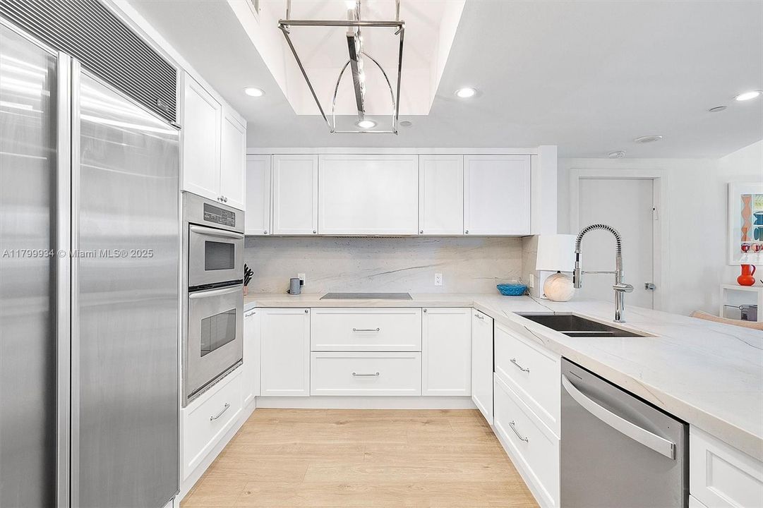 For Sale: $1,700,000 (2 beds, 2 baths, 1614 Square Feet)