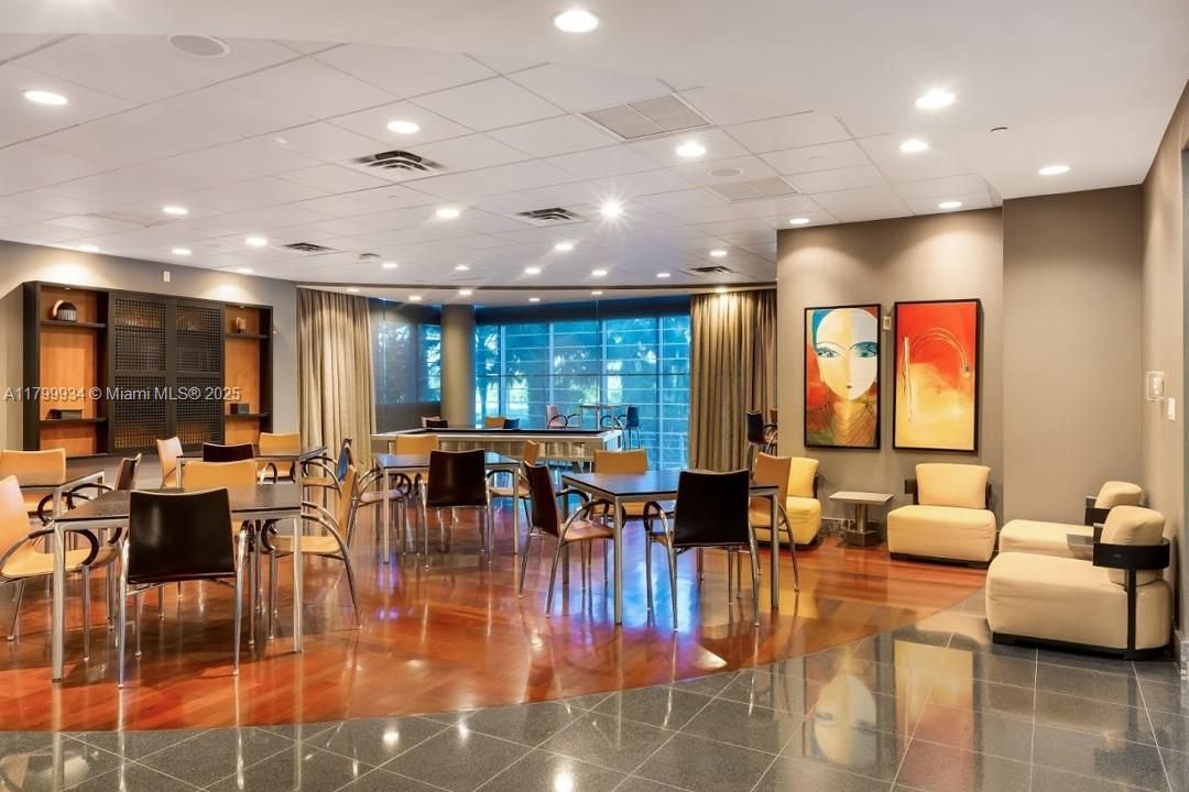 For Sale: $1,700,000 (2 beds, 2 baths, 1614 Square Feet)