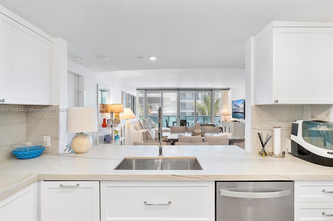 For Sale: $1,700,000 (2 beds, 2 baths, 1614 Square Feet)