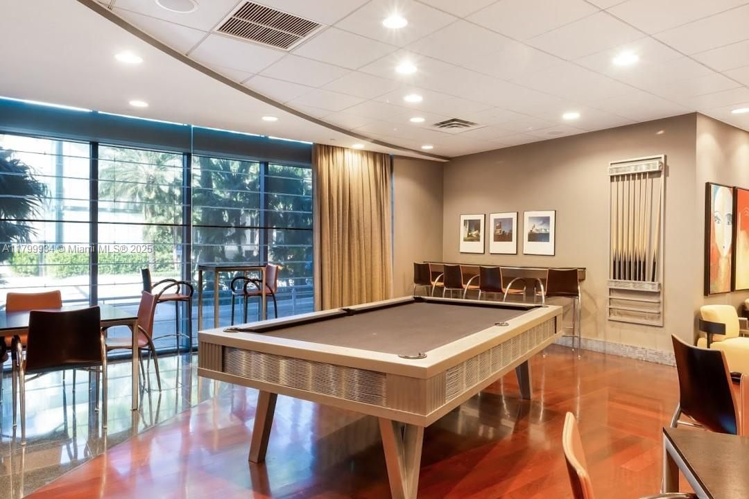 For Sale: $1,700,000 (2 beds, 2 baths, 1614 Square Feet)