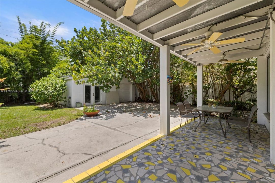 Недавно продано: $1,150,000 (4 спален, 2 ванн, 1810 Квадратных фут)