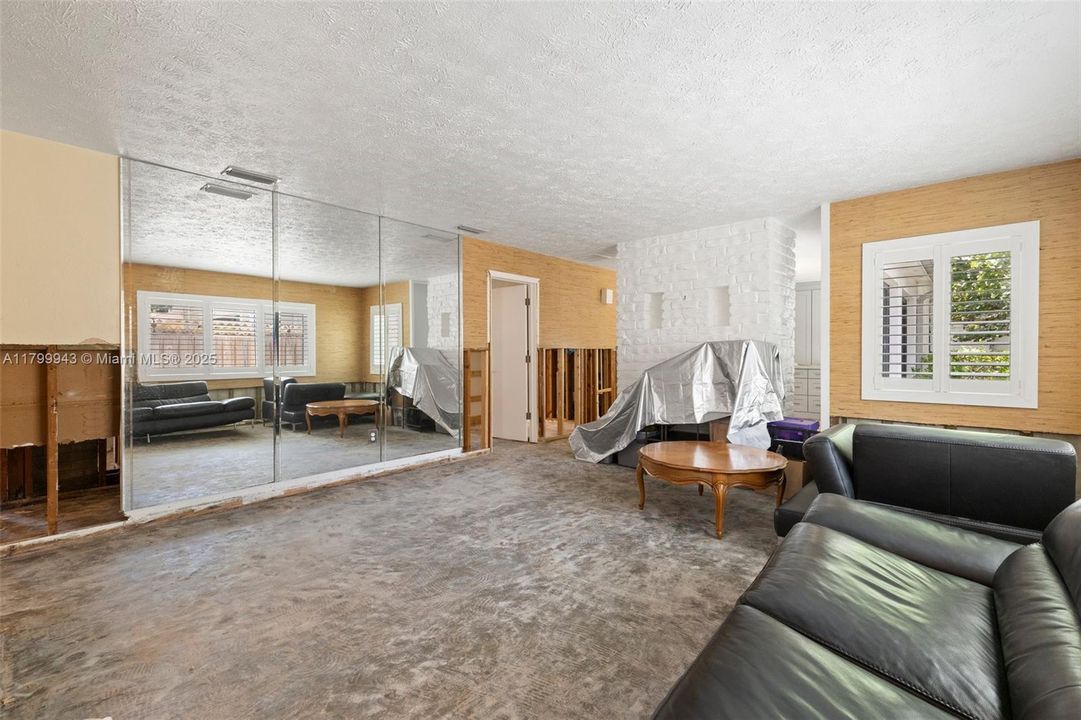 Недавно продано: $1,150,000 (4 спален, 2 ванн, 1810 Квадратных фут)