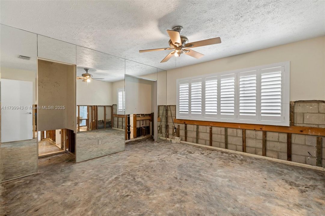 Недавно продано: $1,150,000 (4 спален, 2 ванн, 1810 Квадратных фут)