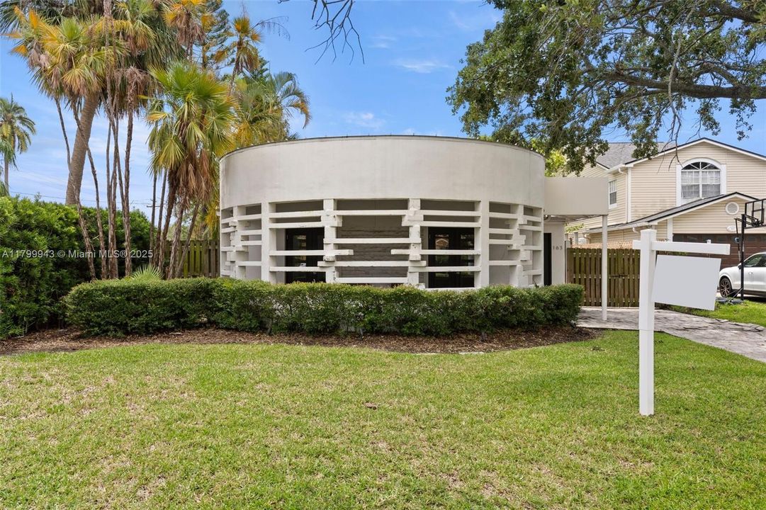 Недавно продано: $1,150,000 (4 спален, 2 ванн, 1810 Квадратных фут)