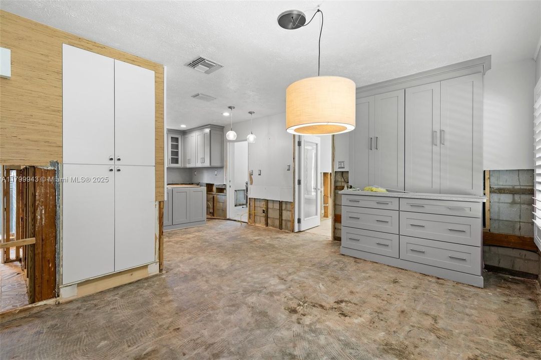 Недавно продано: $1,150,000 (4 спален, 2 ванн, 1810 Квадратных фут)