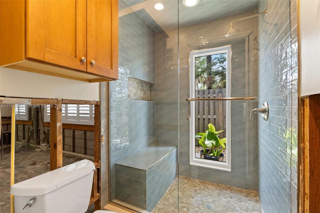 Недавно продано: $1,150,000 (4 спален, 2 ванн, 1810 Квадратных фут)