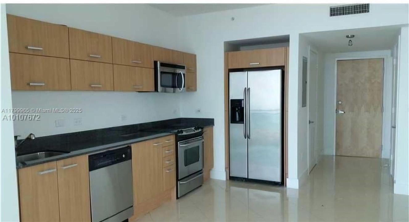 На продажу: $569,900 (2 спален, 2 ванн, 920 Квадратных фут)