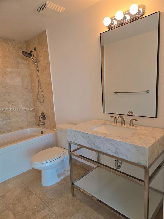 На продажу: $569,900 (2 спален, 2 ванн, 920 Квадратных фут)